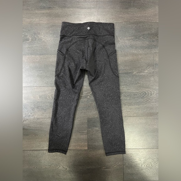 Lululemon leggings in grey - Picture 2 of 10